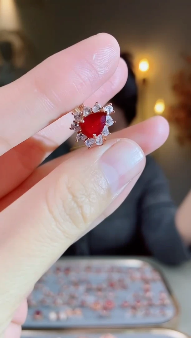 银S925镶嵌手饰红宝石手饰