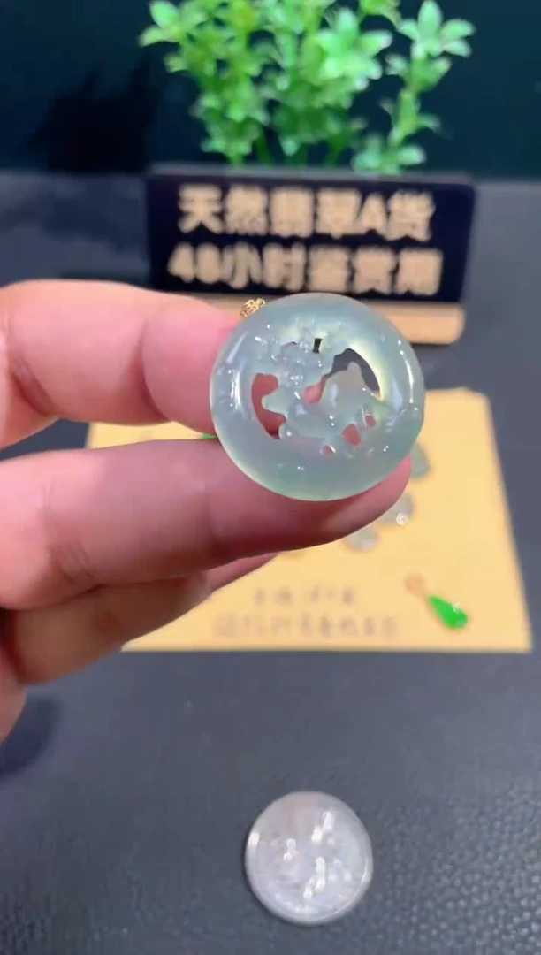 颈饰18K金镶嵌翡翠翡翠