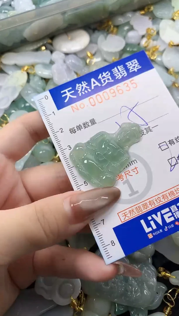 翡翠未镶嵌颈饰菠***甜天然A货翡翠