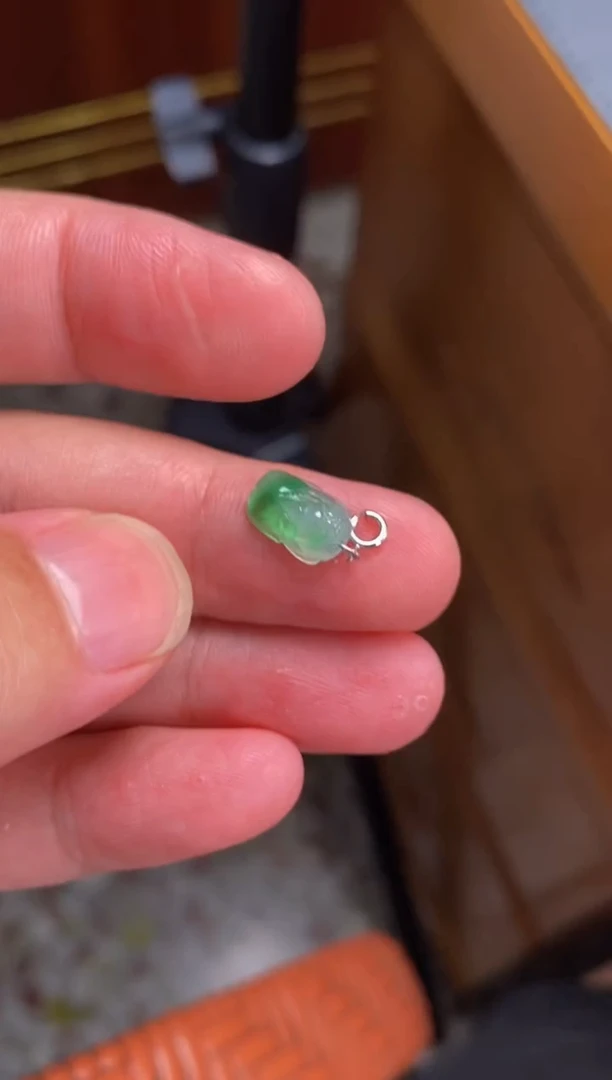 颈饰18K金镶嵌翡翠天然A货翡翠