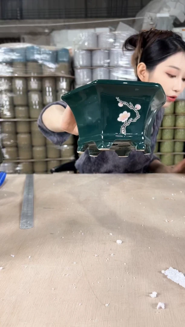 【闪购商品】陶瓷矮款六角墨绿勾花小号17x9