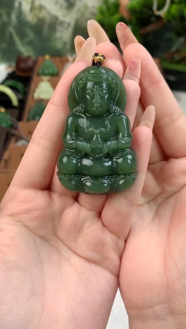 颈饰未镶嵌和田玉吊坠