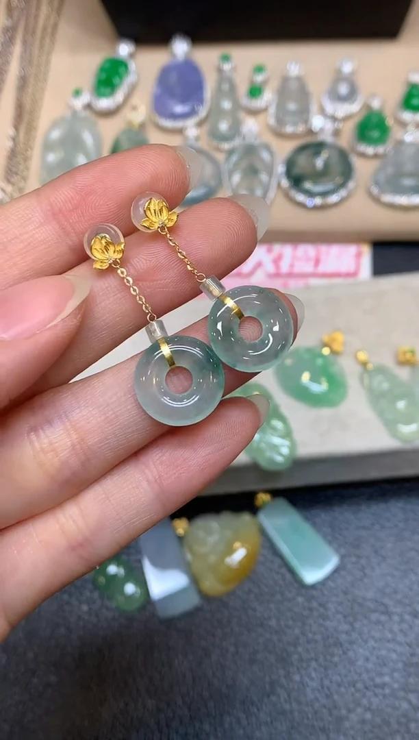 18K金镶嵌翡翠耳饰甜甜圈【无服务费