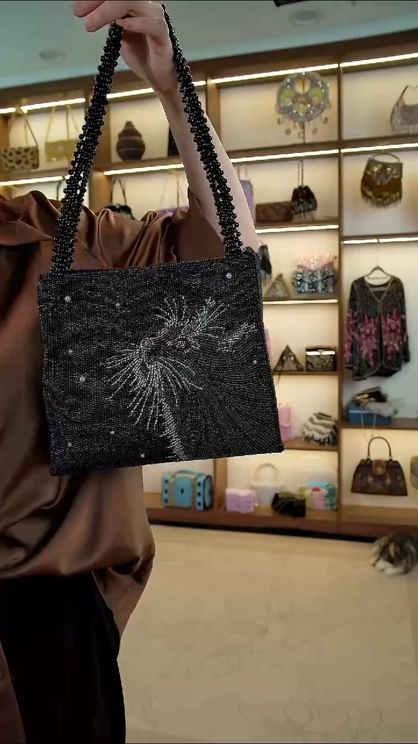 织物47百格汇手工串珠包