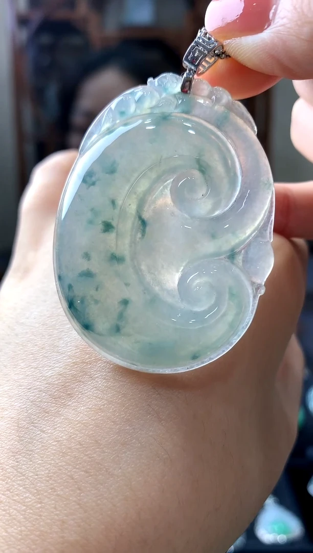 吊坠(不含链)18K金镶嵌翡翠如意