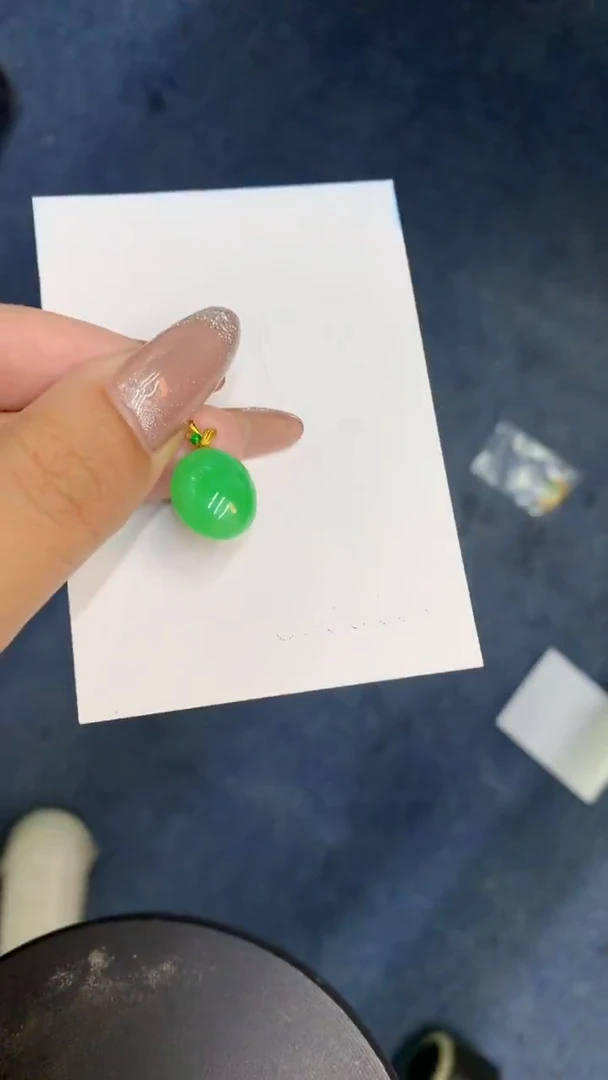 颈饰18K金镶嵌翡翠1