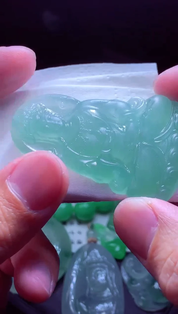 未镶嵌定制翡翠小**?翡翠毛货定制