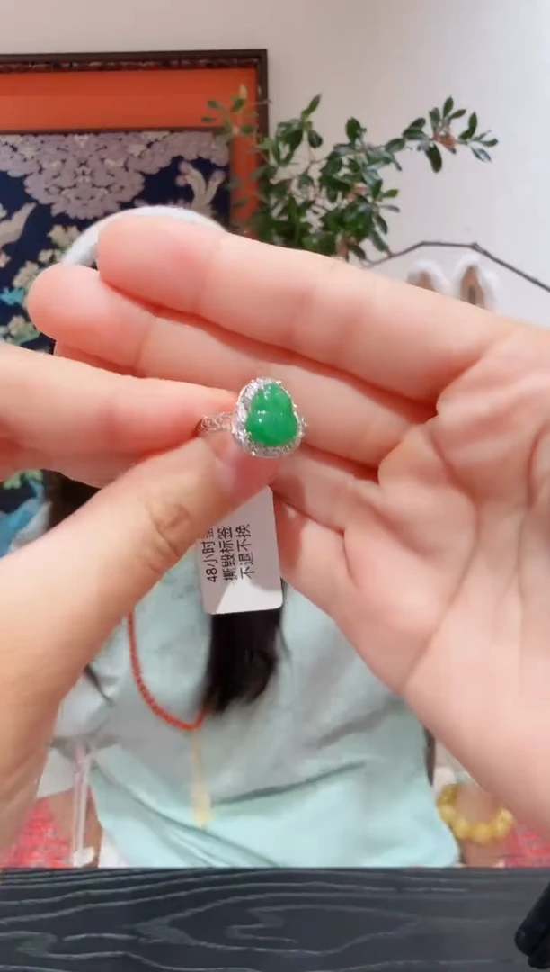 翡翠戒指18K金镶嵌翡翠