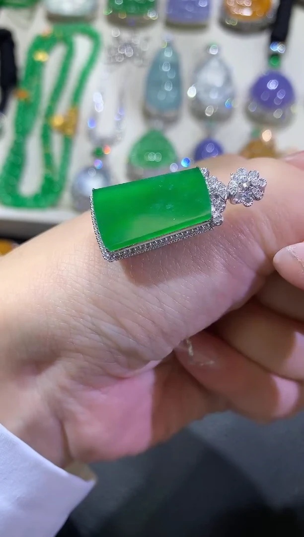 【闪购商品】翡翠吊坠(不含链)18K金镶嵌102-无事牌（多样性发货一件