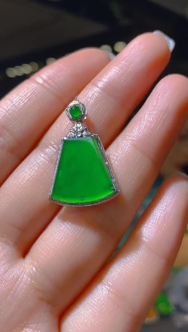【闪购商品】翡翠吊坠(赠链)18K金镶嵌036