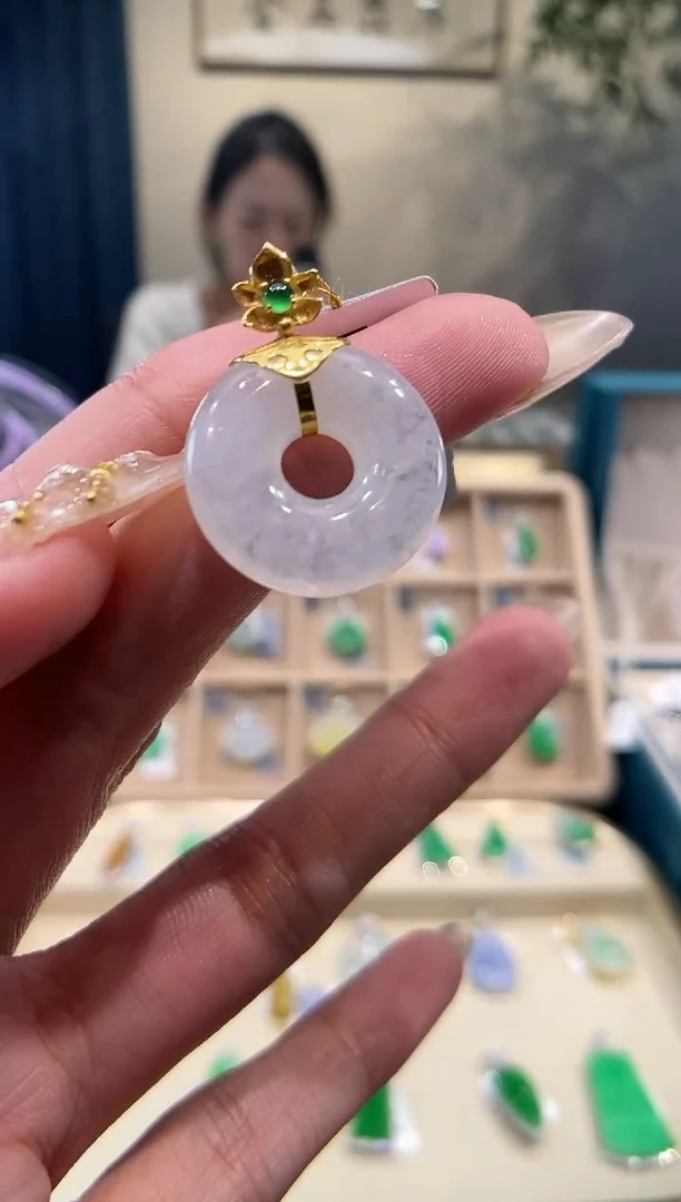 【闪购商品】翡翠吊坠(不含链)18K金镶嵌甜甜圈