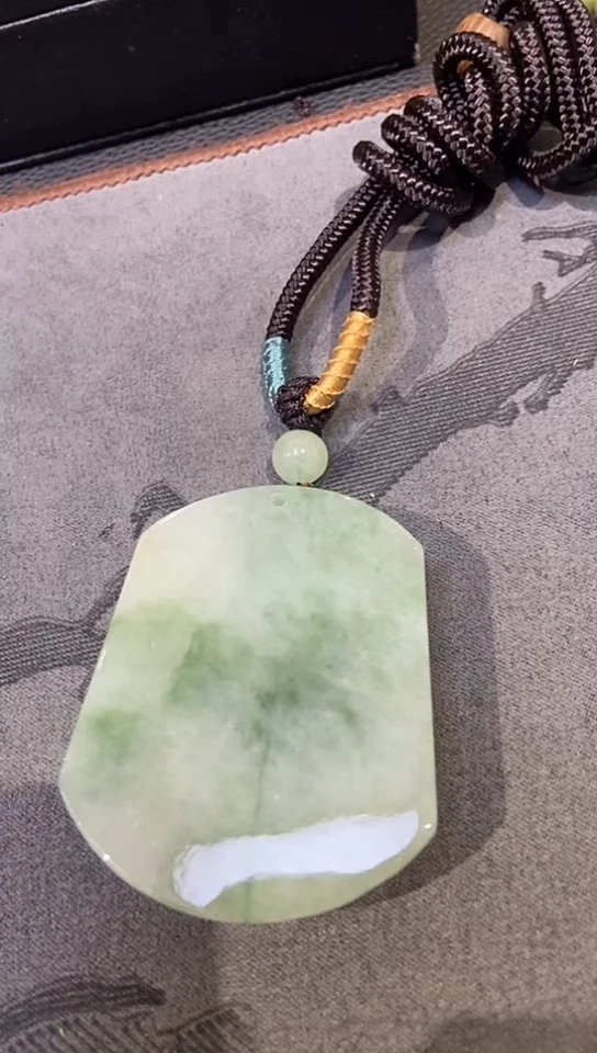 翡翠未镶嵌颈饰吊坠