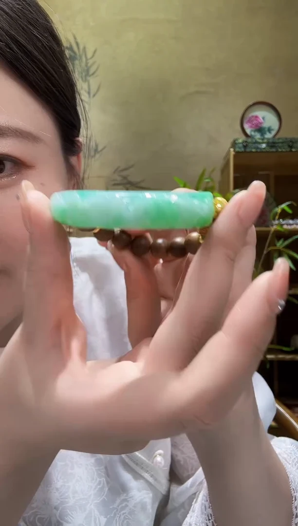 翡翠未镶嵌颈饰手牌