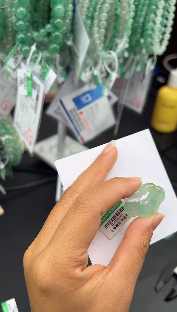 未镶嵌手镯石英质玉（非洲翠）手镯 石英质玉（非洲翠）