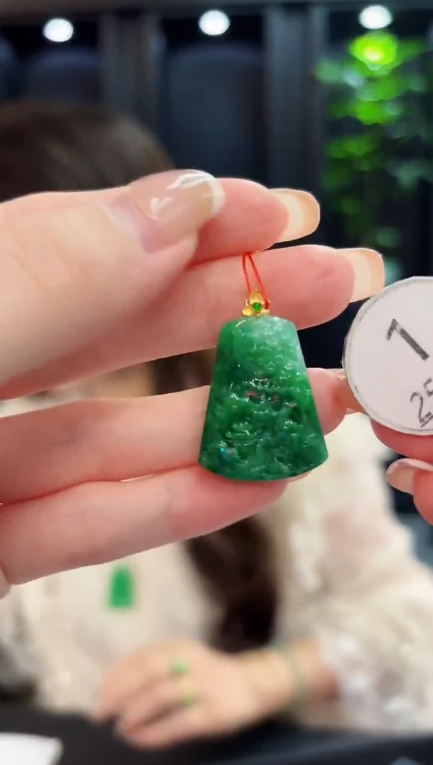 颈饰18K金镶嵌翡翠 缅料A货/支持复检/一件