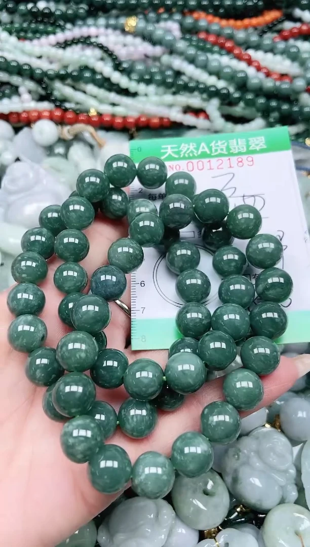 颈饰未镶嵌翡翠笑**生翡翠