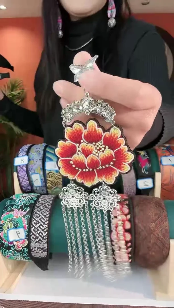 织绣非遗手工苗绣刺绣耳环15