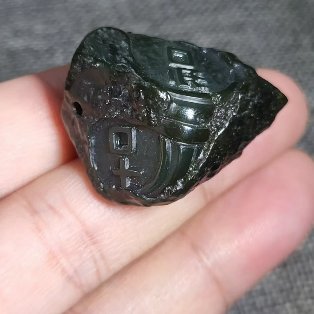 新疆和田玉深青色系仿古挂件