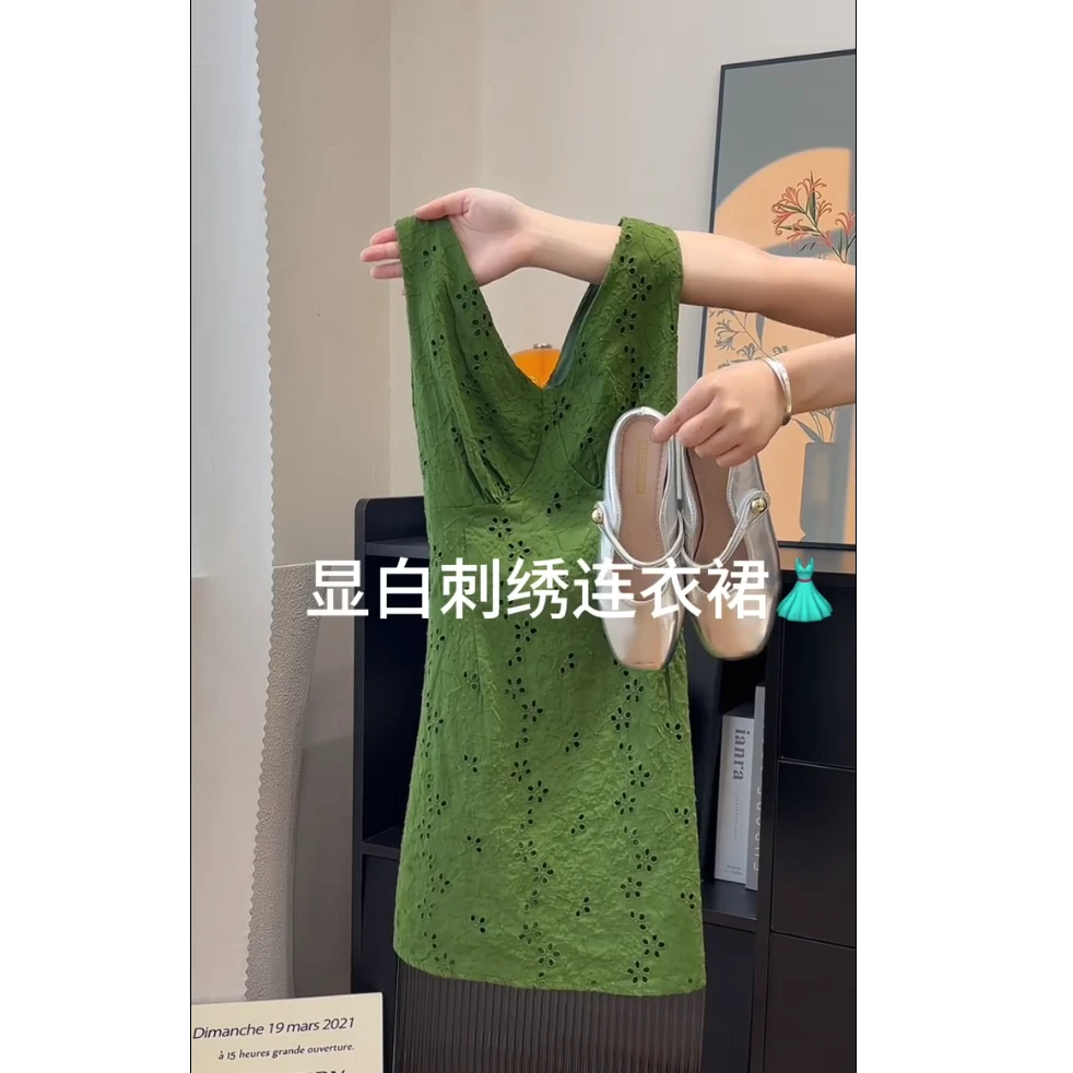 绿色法式收腰显瘦气质高级感a字小个子修身无袖吊带背心连衣裙女