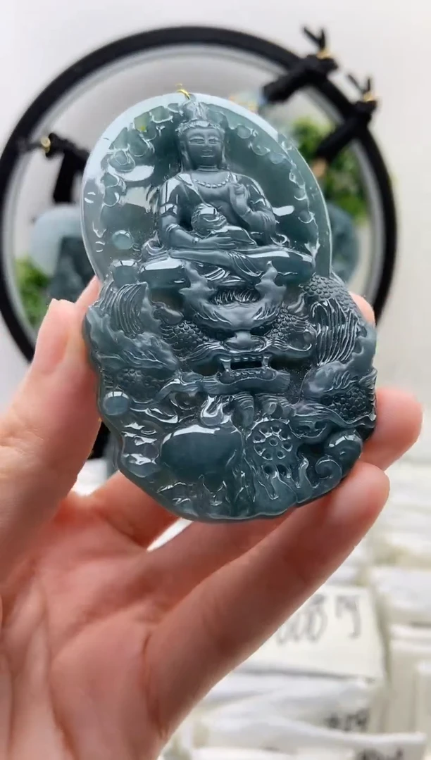 翡翠未镶嵌颈饰观音