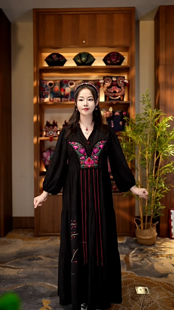 刺绣私人定制苗族手工衣服A9984
