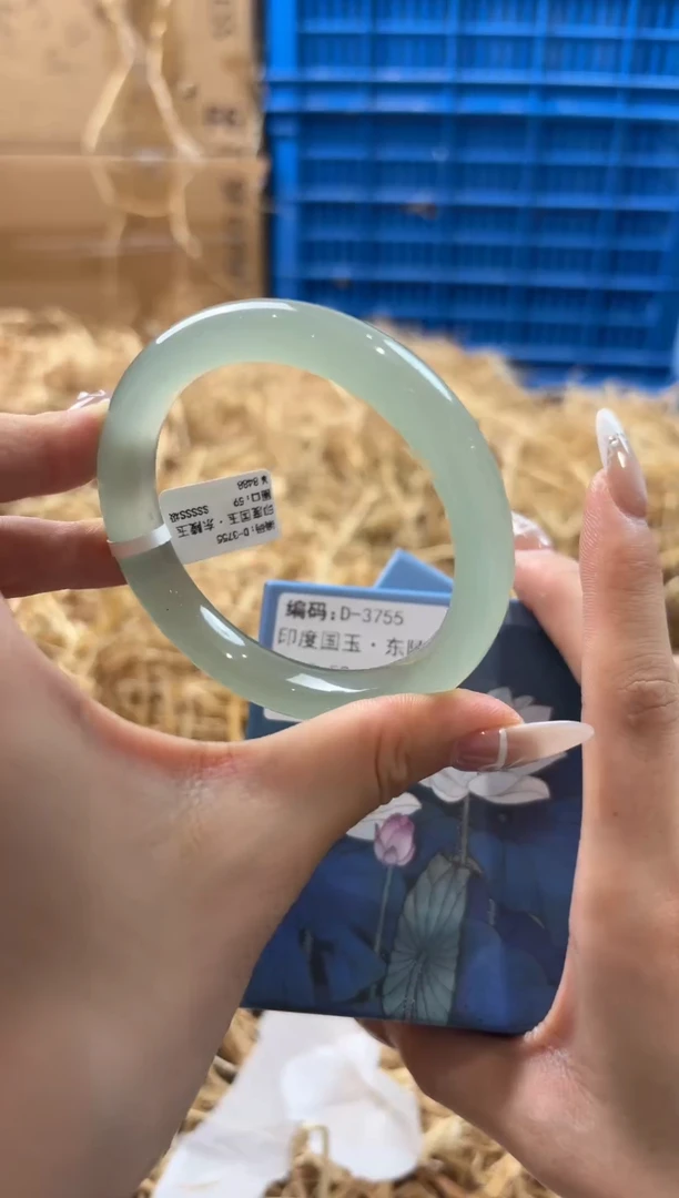 未镶嵌手镯石英质玉T-3755