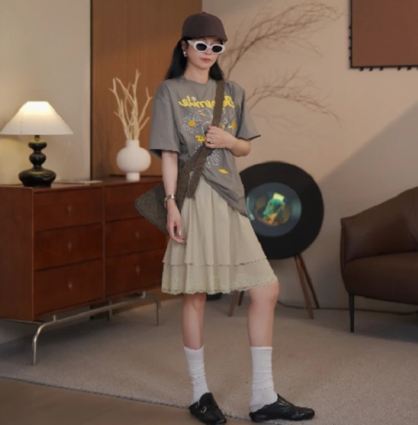 FY6216夏季新款彩色花朵刺绣字母宽松百搭出街大版T恤