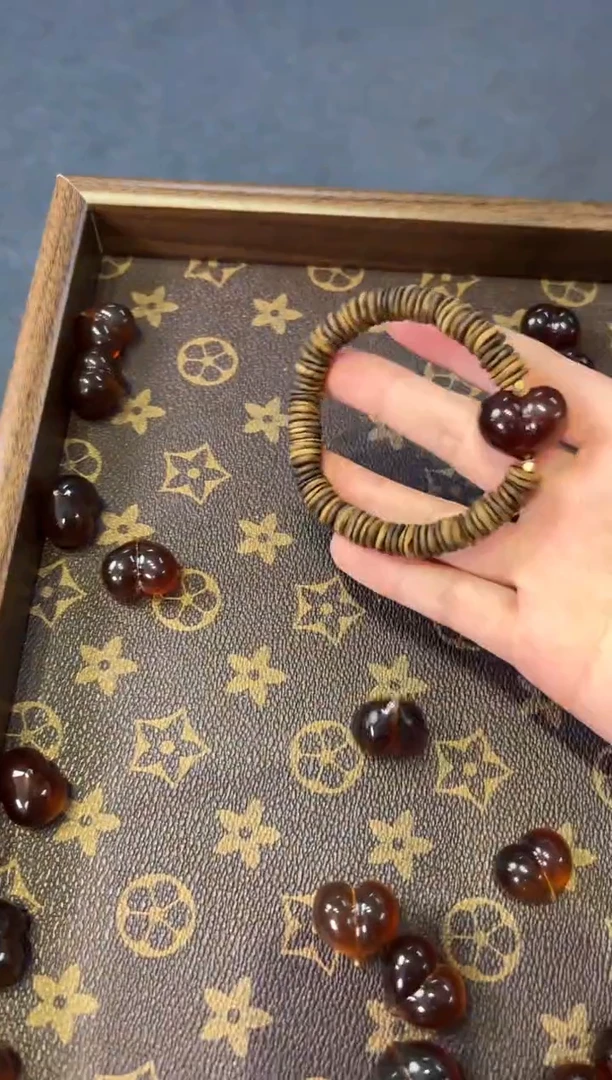 手链琥珀未镶嵌  沉香药片琥珀桃心多样性发其一