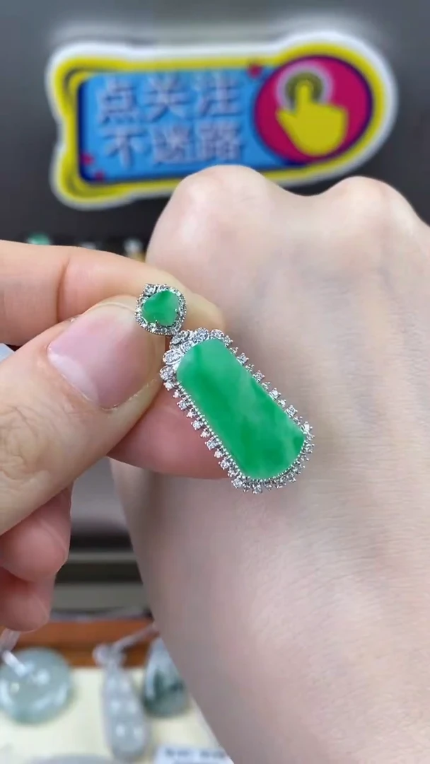 【闪购商品】翡翠吊坠(不含链)18K金镶嵌翡翠包镶无事牌