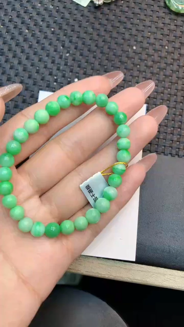 颈饰未镶嵌翡翠1