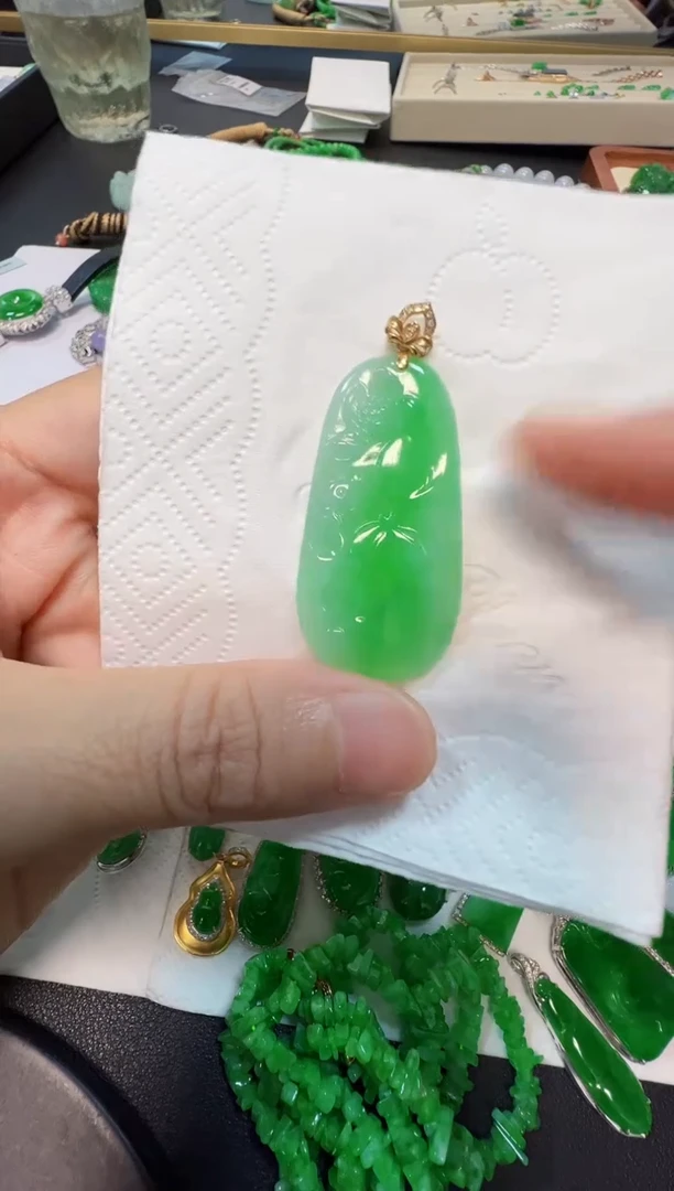 吊坠(不含链)18K金镶嵌翡翠2800