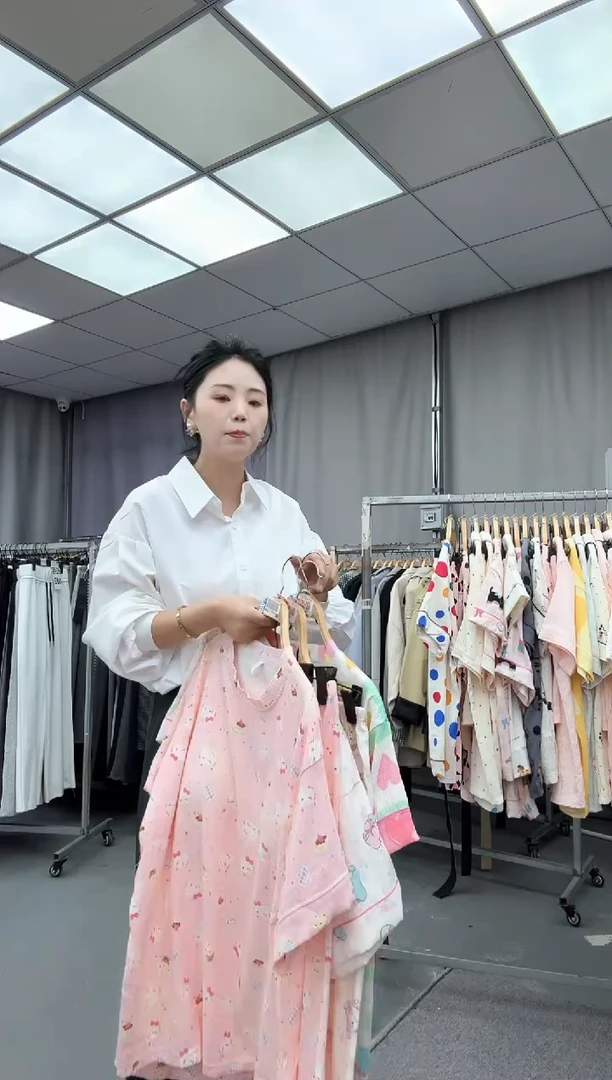睡衣一套随JI发一件/拍多件发不同款