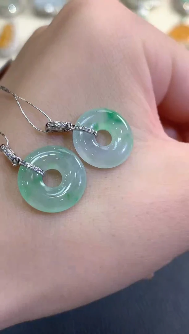 吊坠(不含链)18K金镶嵌翡翠秋日珠宝Q7