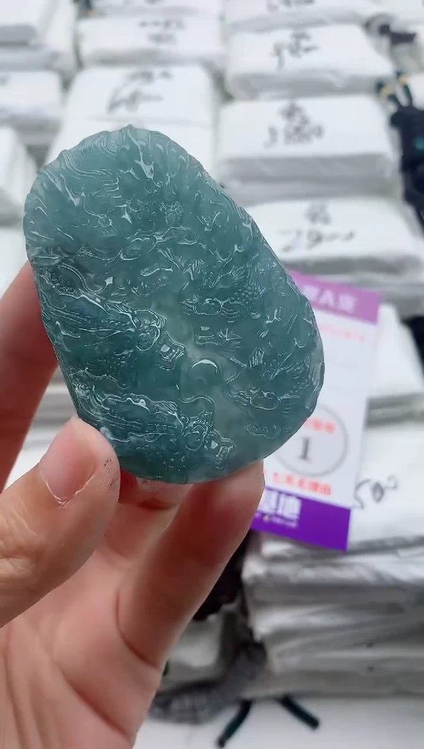 翡翠未镶嵌颈饰·········
