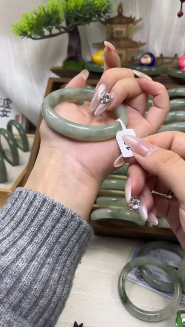 未镶嵌手镯石英质玉微瑕151