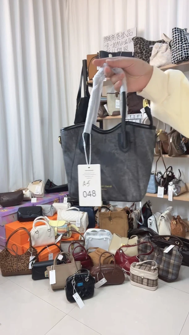 PU048黑灰色水桶包