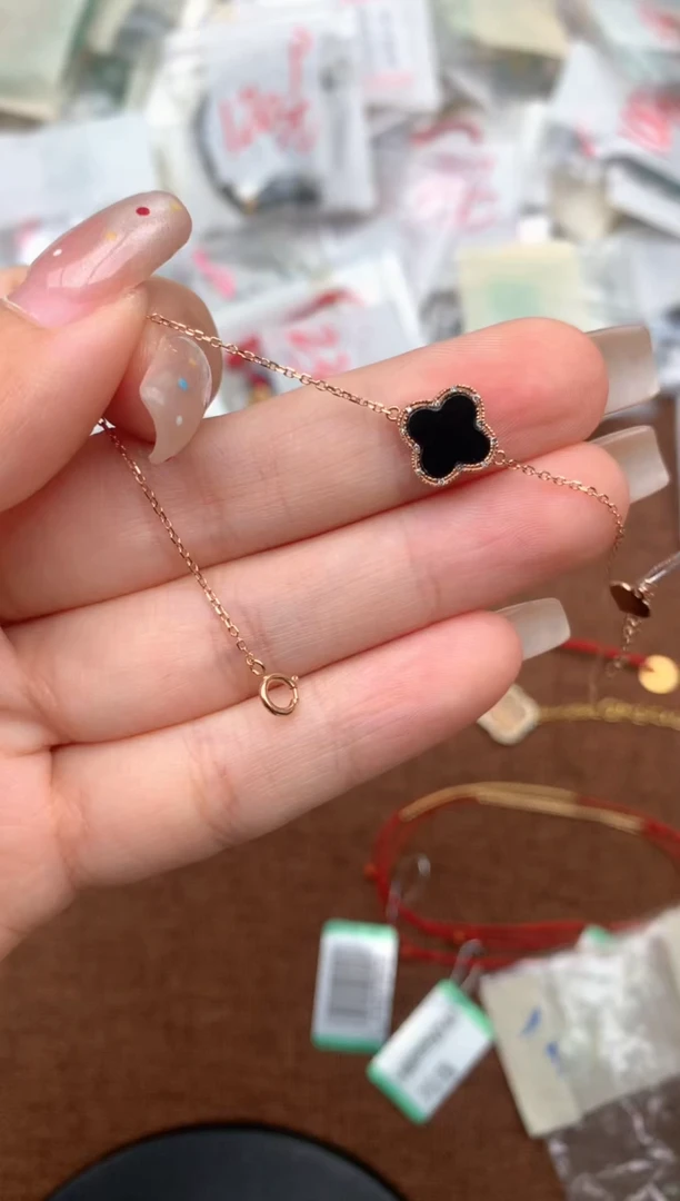 18K金镶嵌挂件翡翠一