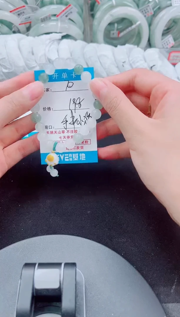 未镶嵌手镯石英质玉70-
