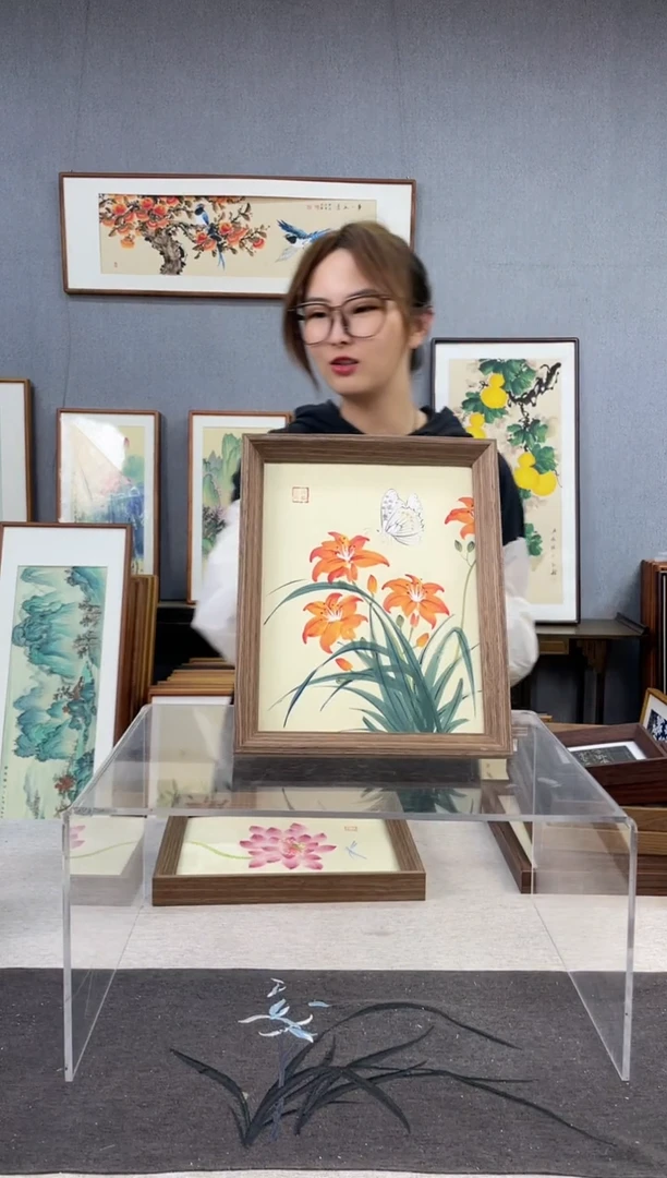 【闪购商品】国画10寸-23*29摆台书法作品-萱草