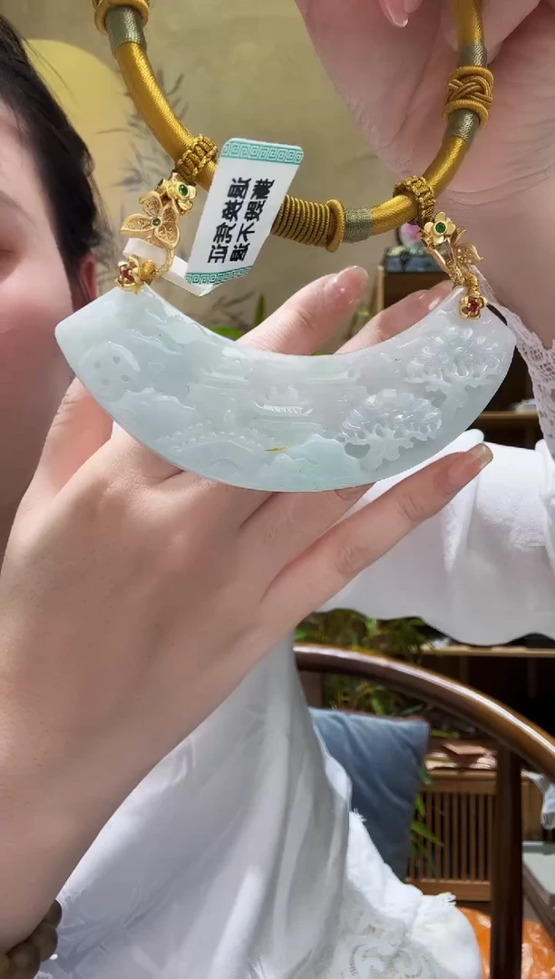 颈饰未镶嵌翡翠吊坠