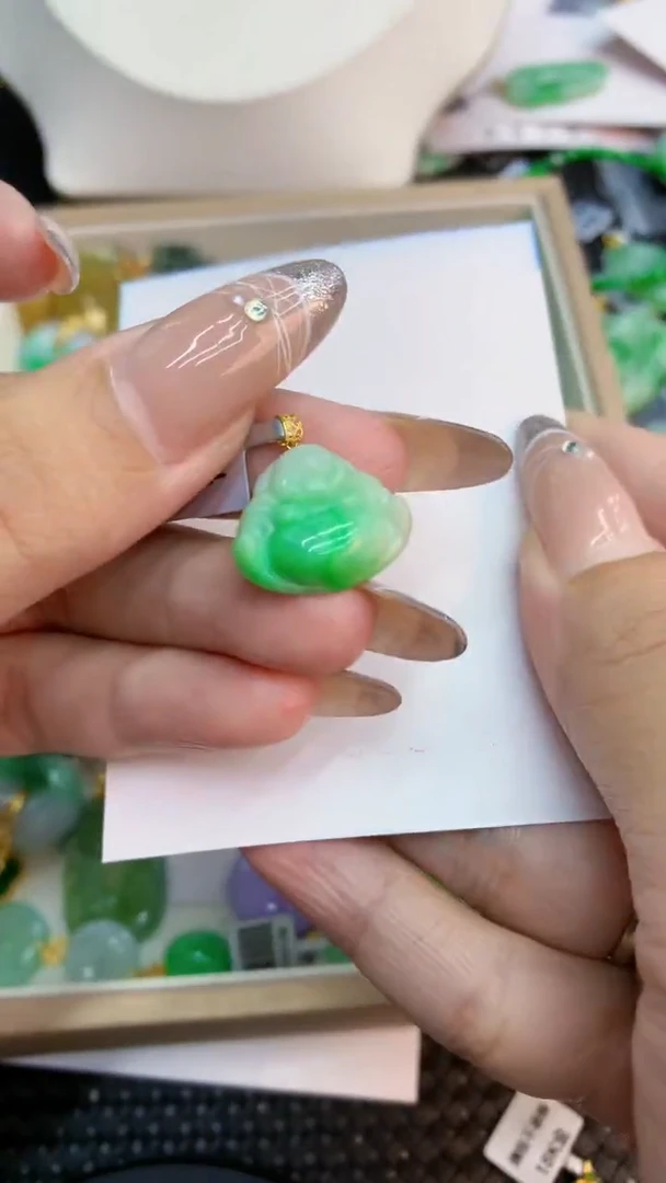 颈饰18K金镶嵌翡翠1