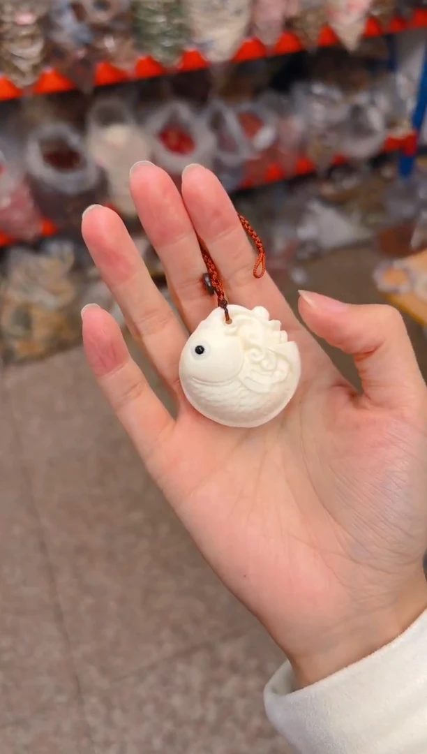 吊坠粉压象牙果大卡鱼挂件