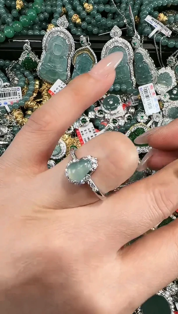 【闪购商品】翡翠吊坠(赠链)未镶嵌天然翡翠A货