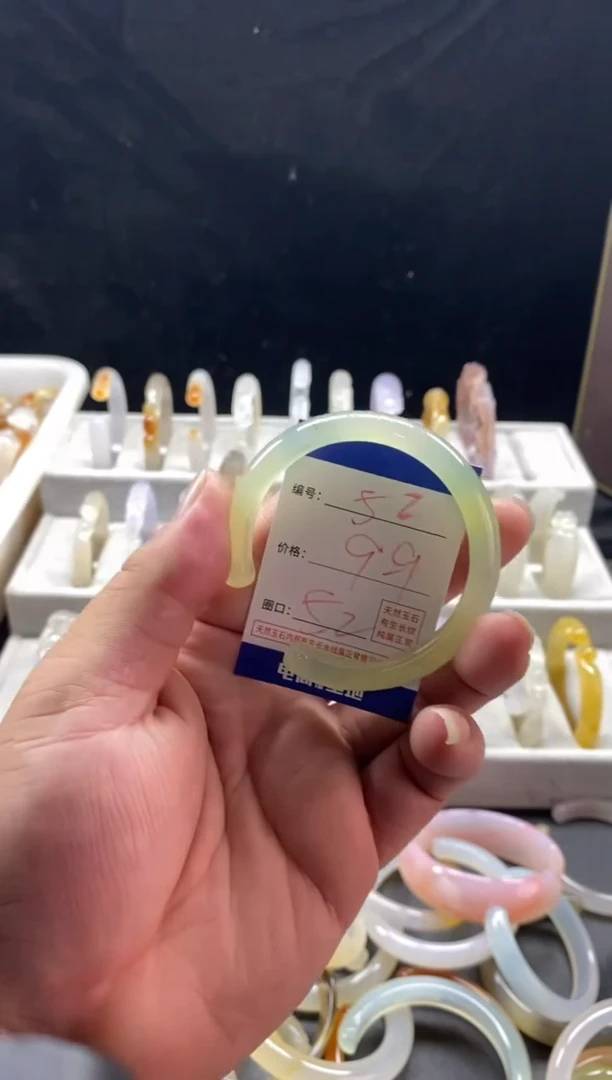 手镯玛瑙/玉髓未镶嵌52