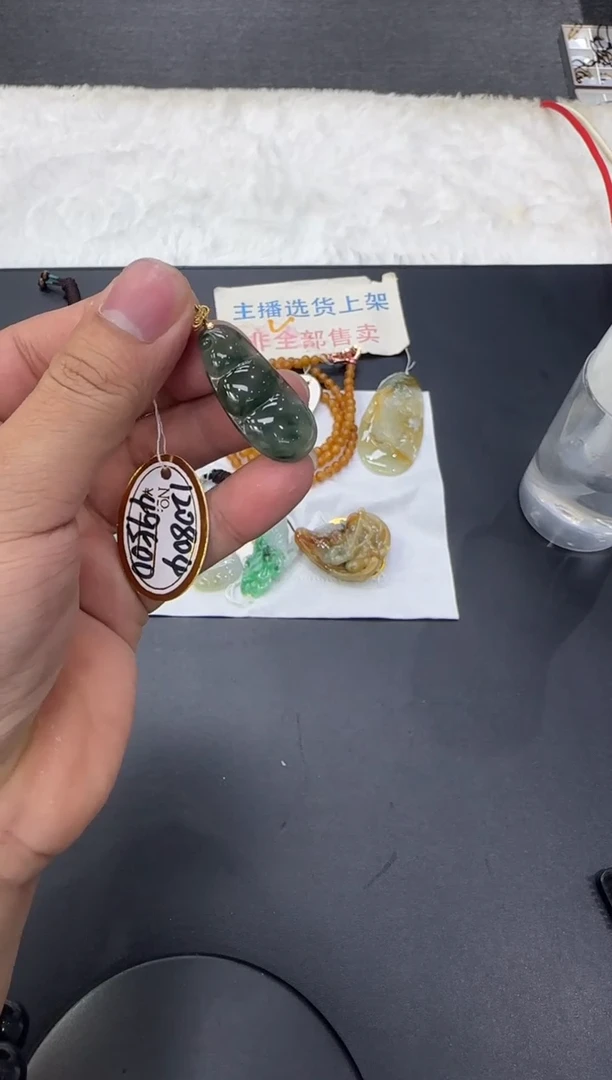 颈饰18K金镶嵌翡翠天然翡翠A货孤品一件