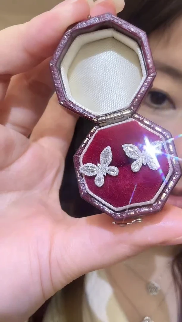 18K金镶嵌耳饰钻石ZSES001624 梯方蝴蝶耳钉