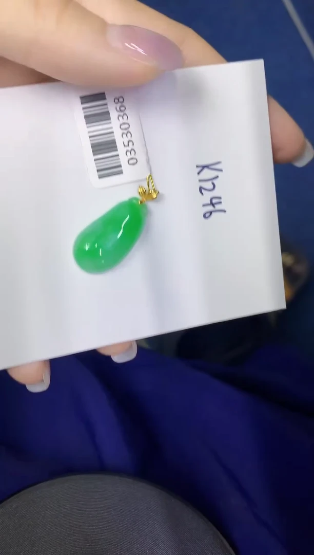 颈饰18K金镶嵌翡翠缅甸天然翡翠A货