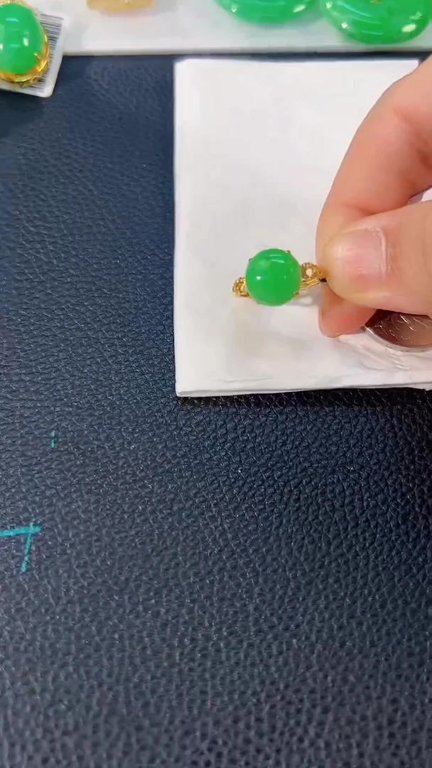 颈饰18K金镶嵌翡翠 缅料A货/支持复检/一件