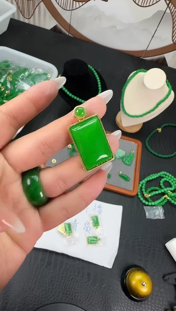 未镶嵌翡翠耳饰方形无事牌吊坠