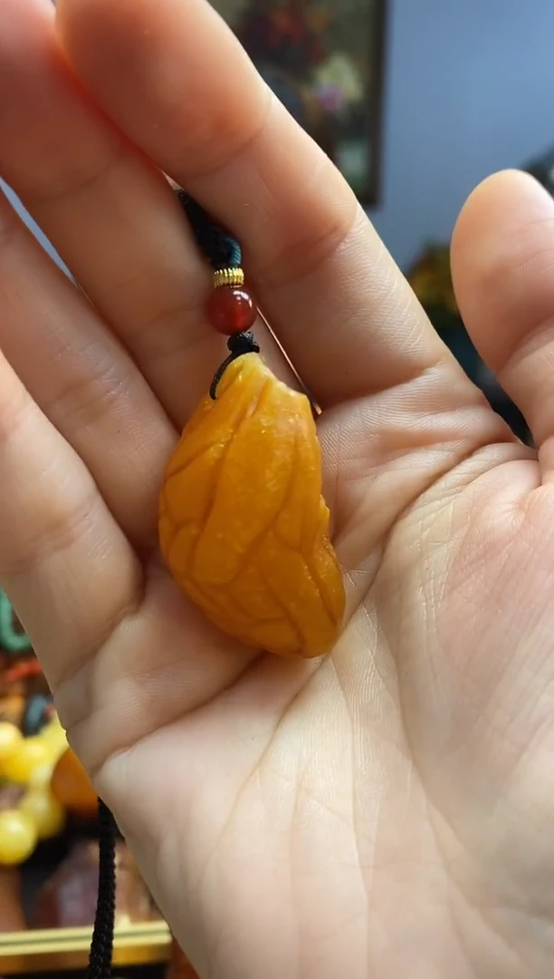 未镶嵌颈饰琥珀吊坠